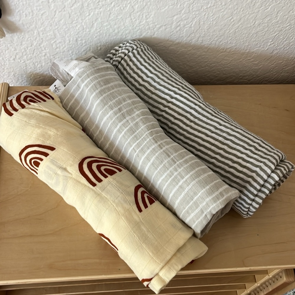3 EUC/like-new cotton muslin stripe + rainbow swaddle blankets | little unciorn